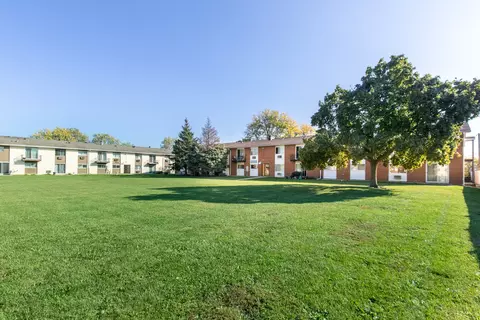 Exterior - 9500 Dee Rd #202B, Des Plaines, IL 60016 photo 3 of 4