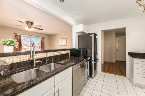 Kitchen - 9500 Dee Rd #202B, Des Plaines, IL 60016 photo 4 of 4