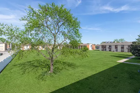 Exterior - 9500 Dee Rd #202B, Des Plaines, IL 60016 photo 4 of 4