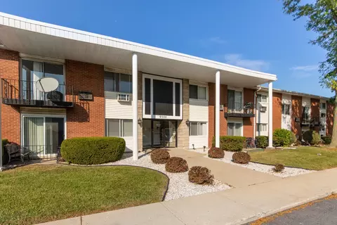 9500 Dee Rd #202B, Des Plaines, IL 60016