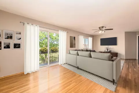 Living - 9500 Dee Rd #202B, Des Plaines, IL 60016 photo 2 of 4