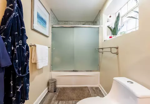 Bath - 531 E 87th St, Chicago, IL 60619 photo 4 of 4