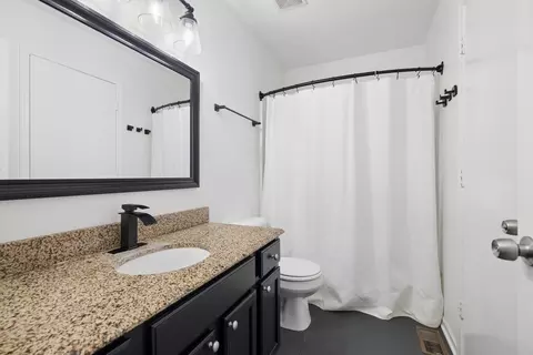 Bath - 2649 Canyon Dr, Plainfield, IL 60586 photo 2 of 2