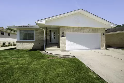 8415 N Clifton Ave, Niles, IL 60714