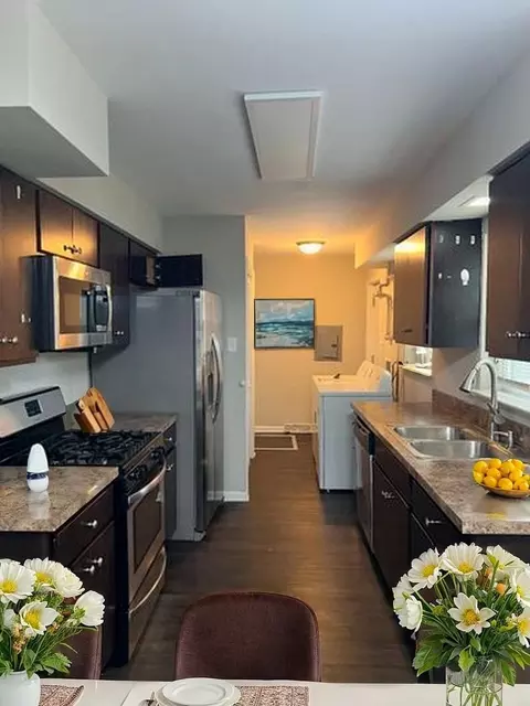 Kitchen - 4327 Eberly Ave, Brookfield, IL 60513 photo 1 of 3