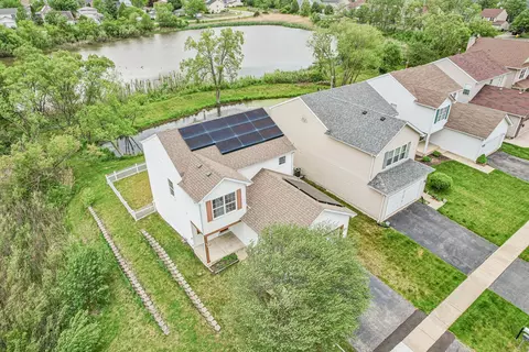 694 W Huron Hills Trl, Round Lake Heights, IL 60073