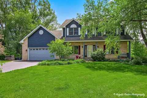 1717 Spruce St, Spring Grove, IL 60081