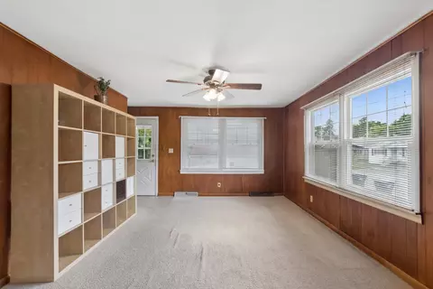 Living - 14900 Hamlin Ave, Midlothian, IL 60445 photo 2 of 2