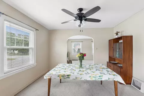 Dining - 14900 Hamlin Ave, Midlothian, IL 60445 photo 2 of 2