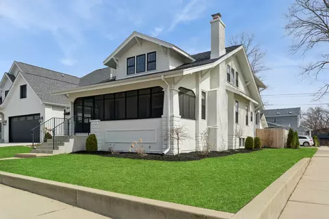 903 N Vail Ave, Arlington Heights, IL 60004