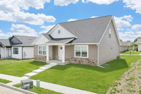 Exterior - 1531 Duncannon Dr, Normal, IL 61761 photo 3 of 4