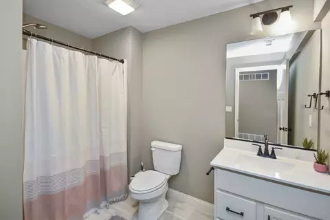 Bath - 1531 Duncannon Dr, Normal, IL 61761 photo 7 of 7