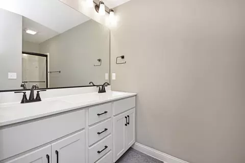 Bath - 1531 Duncannon Dr, Normal, IL 61761 photo 2 of 7