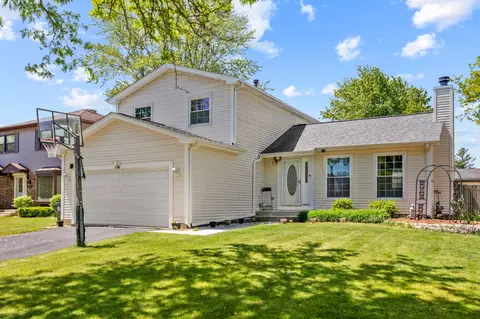 898 Debra Ln, Elk Grove Village, IL 60007