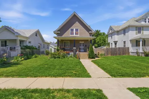 820 W 16th St, Davenport, IA 52804