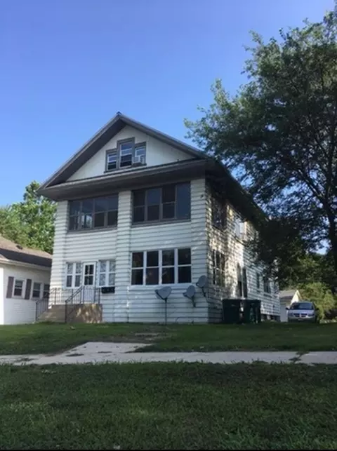 220 7th St, Streator, IL 61364
