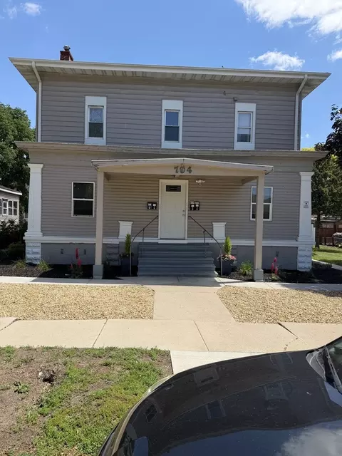 704 Locust St, Sterling, IL 61081
