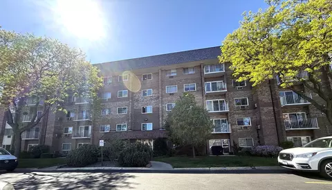 10373 Dearlove Rd #304, Glenview, IL 60025