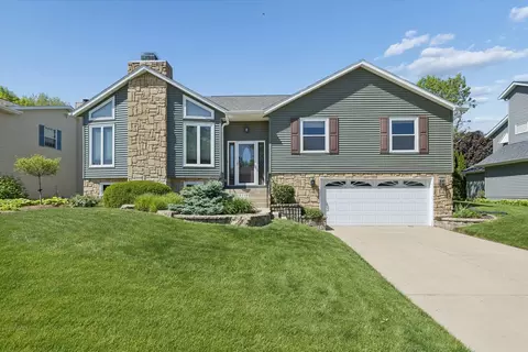 3110 Hartford Dr, Bettendorf, IA 52722