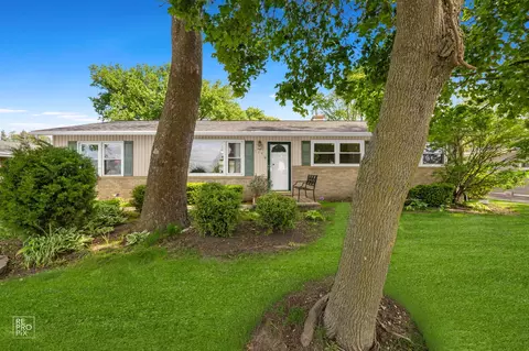 114 59th St, Willowbrook, IL 60527