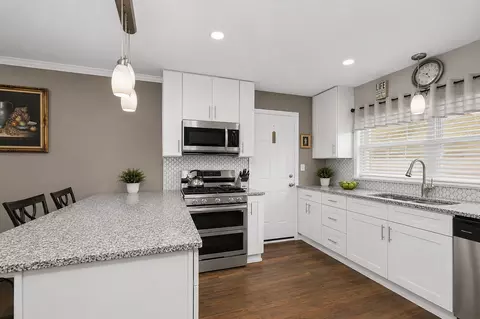 Kitchen - 115 N Rose Ave, Addison, IL 60101 photo 3 of 4