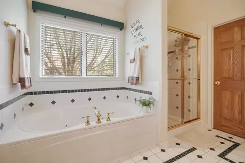 Bath - 10902 Red Hawk Ln, Spring Grove, IL 60081 photo 2 of 4