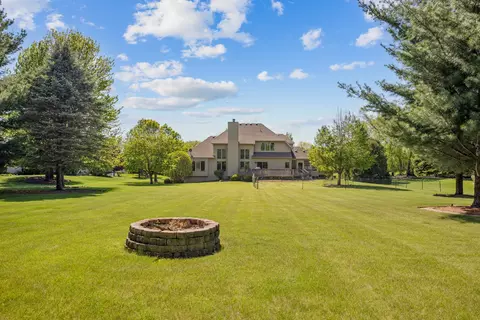 Exterior - 10902 Red Hawk Ln, Spring Grove, IL 60081 photo 6 of 7