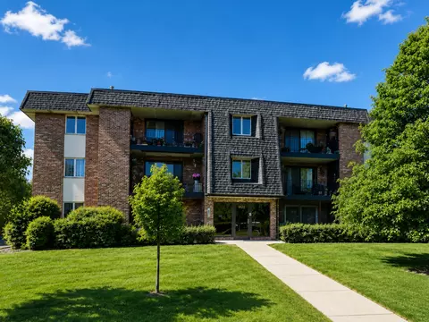 9122 W 140th St #1SW, Orland Park, IL 60462