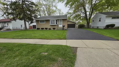 2637 Illini Rd, Waukegan, IL 60087