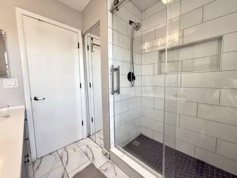 Bath - 1770 Penny Ln, Bartlett, IL 60103 photo 3 of 5