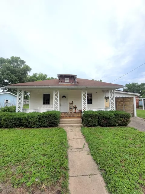 919 N 7th St, Murphysboro, IL 62966
