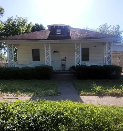 919 N 7th St, Murphysboro, IL 62966