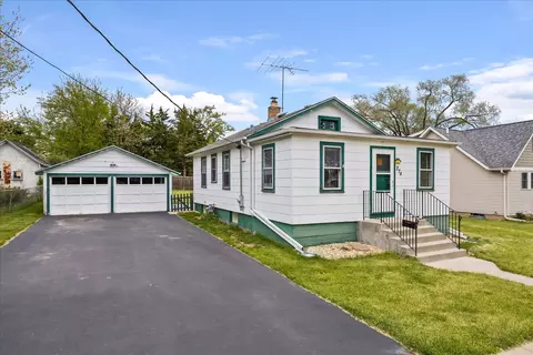 274 Kossuth St, South Elgin, IL 60177