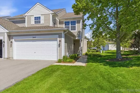 2940 White Thorn Cir, Naperville, IL 60564
