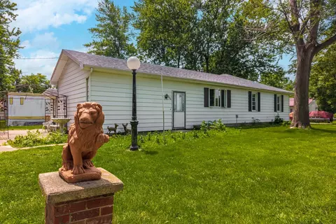 302 Norton St, Cabery, IL 60919