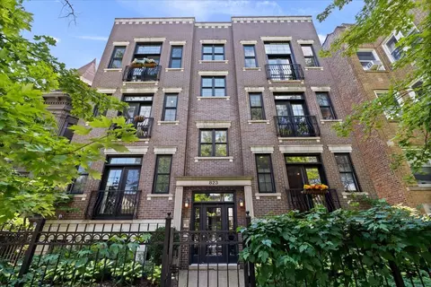 823 W Wolfram St #2E, Chicago, IL 60657