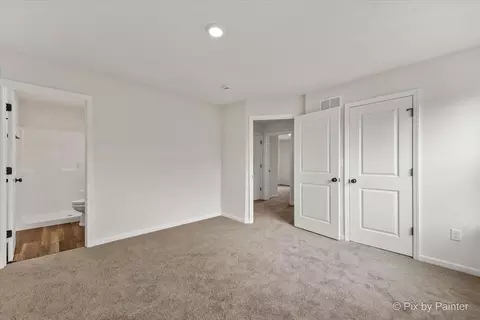 Bedroom - 618 Apple Valley Rd, Harvard, IL 60033 photo 5 of 5