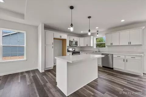 Kitchen - 618 Apple Valley Rd, Harvard, IL 60033 photo 1 of 1