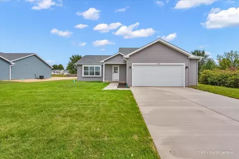 618 Apple Valley Rd, Harvard, IL 60033