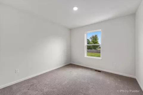 Bedroom - 618 Apple Valley Rd, Harvard, IL 60033 photo 1 of 5