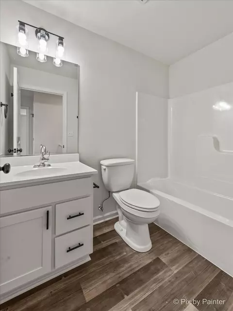 Bath - 618 Apple Valley Rd, Harvard, IL 60033 photo 2 of 2