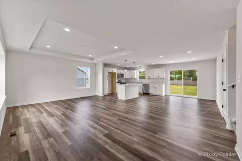 Living - 618 Apple Valley Rd, Harvard, IL 60033 photo 1 of 3