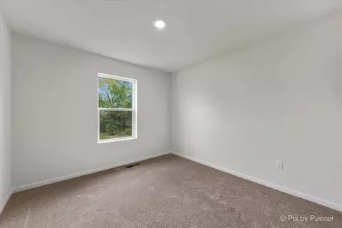 Bedroom - 618 Apple Valley Rd, Harvard, IL 60033 photo 3 of 5