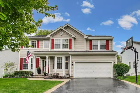 437 N Crooked Lake Ln, Lindenhurst, IL 60046