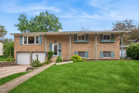 1062 E Williams Dr, Palatine, IL 60074