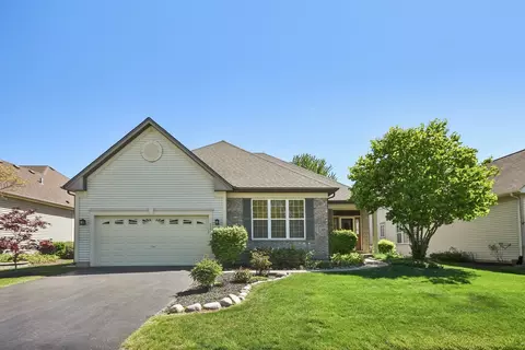 2261 Creekwood Dr, Mundelein, IL 60060