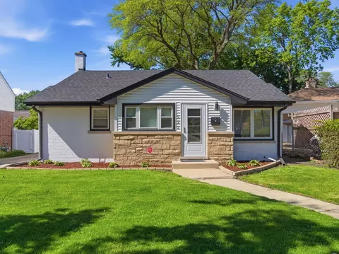 922 Glenlake Ave, Park Ridge, IL 60068