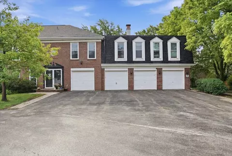837 Garfield Ave #A, Libertyville, IL 60048