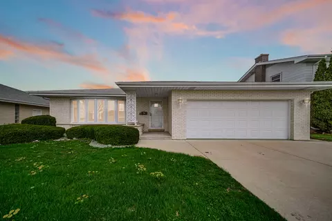 10916 Kingston St, Westchester, IL 60154