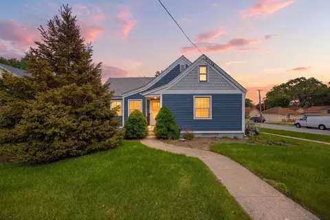 555 S Liberty St, Elgin, IL 60120